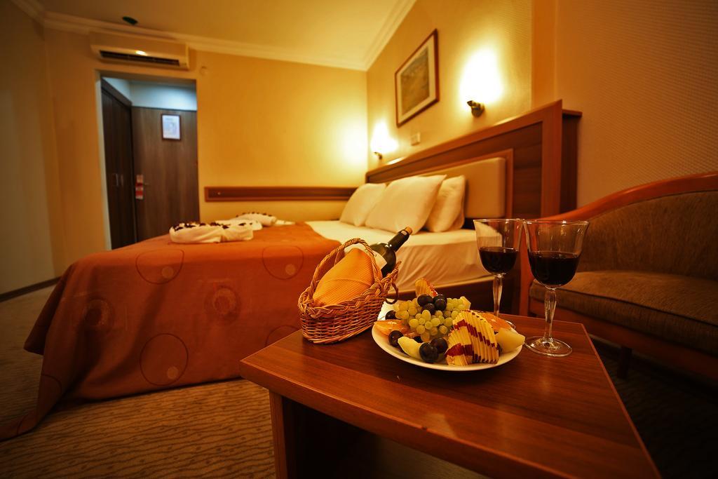 Hotel Villa Marina Bandırma Buitenkant foto